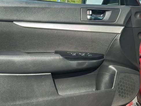 Used 2013 Subaru Outback 2.5i Premium AWD/4WD image 22