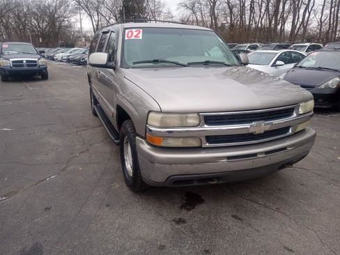 Used 2002 Chevrolet Suburban LT image 3