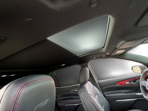 Used 2025 Chevrolet Traverse RS image 28