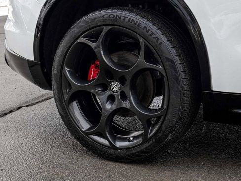 Used 2024 Alfa Romeo Stelvio Veloce image 9