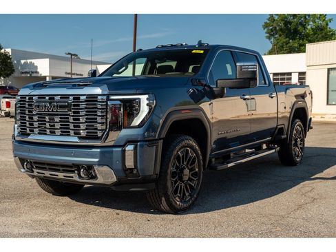 New 2026 GMC Sierra 2500 Denali w/ Denali Reserve Package AWD/4WD image 4