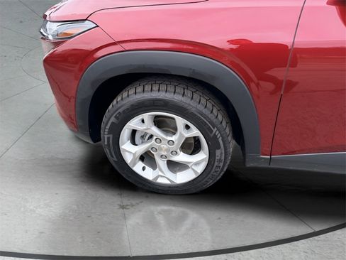 Used 2024 Chevrolet Trax LS w/ LS Convenience Package image 10