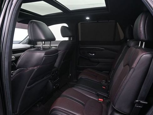 Used 2025 Honda Pilot Black Edition image 16