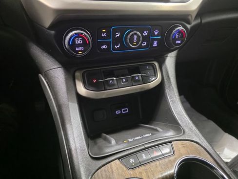 Used 2023 GMC Acadia Denali w/ Denali Technology Package AWD/4WD image 24
