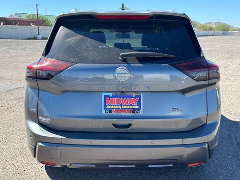 Used 2026 Nissan Rogue SL FWD image 6