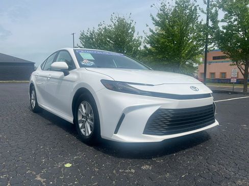 Used 2025 Toyota Camry LE FWD image 2