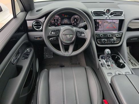 Used 2024 Bentley Bentayga AWD/4WD image 24