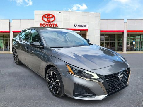 Used 2025 Nissan Altima 2.5 SR image 2