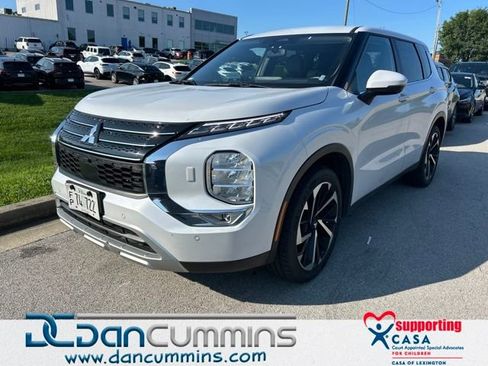 Used 2024 Mitsubishi Outlander SE AWD/4WD image 1