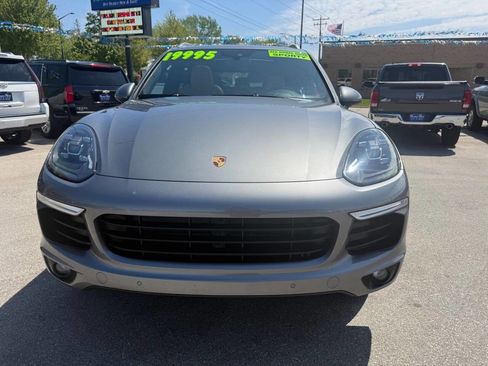 Used 2017 Porsche Cayenne AWD/4WD image 3