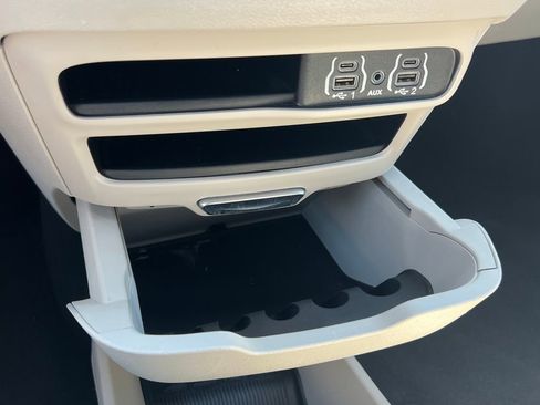 Used 2023 Chrysler Pacifica Touring-L FWD image 32