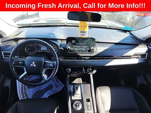 Used 2022 Mitsubishi Outlander ES image 2