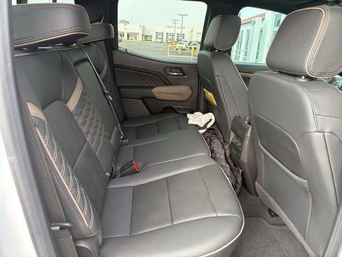 Used 2024 GMC Canyon Denali image 14