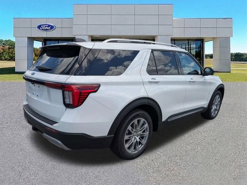 New 2026 Ford Explorer Platinum RWD image 2