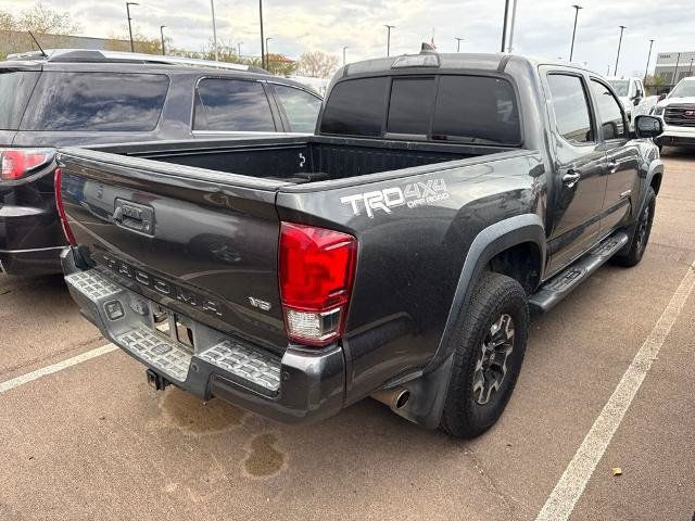 Used 2016 Toyota Tacoma TRD Off-Road AWD/4WD image 4