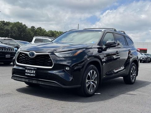 Used 2022 Toyota Highlander XLE AWD/4WD image 26