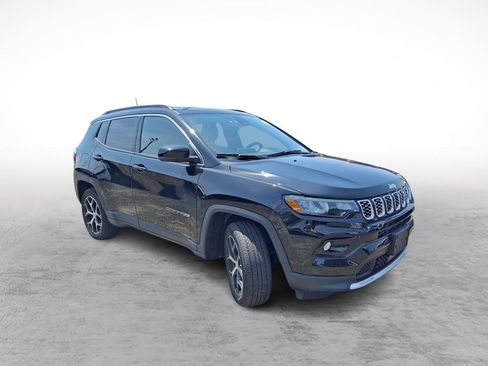 Used 2024 Jeep Compass Limited AWD/4WD image 2