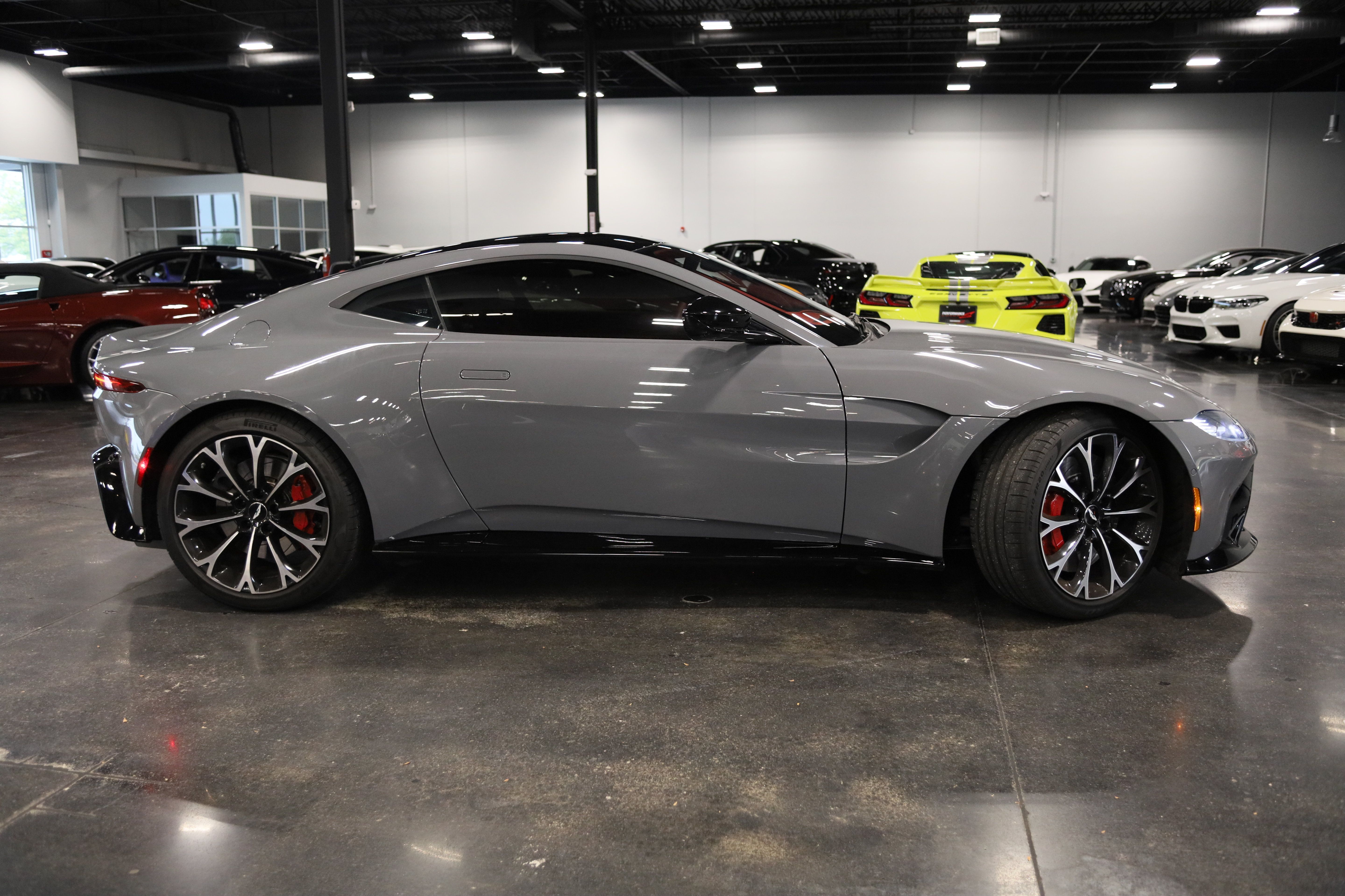 Used 2019 Aston Martin V8 Vantage Coupe RWD image 8
