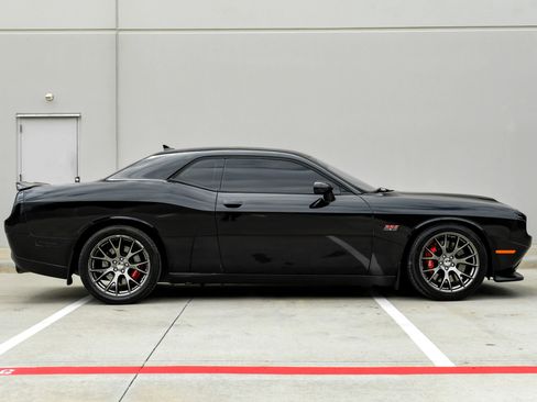 Used 2015 Dodge Challenger SRT w/ Technology Group RWD image 11