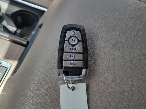 Used 2024 Ford Expedition Limited image 30