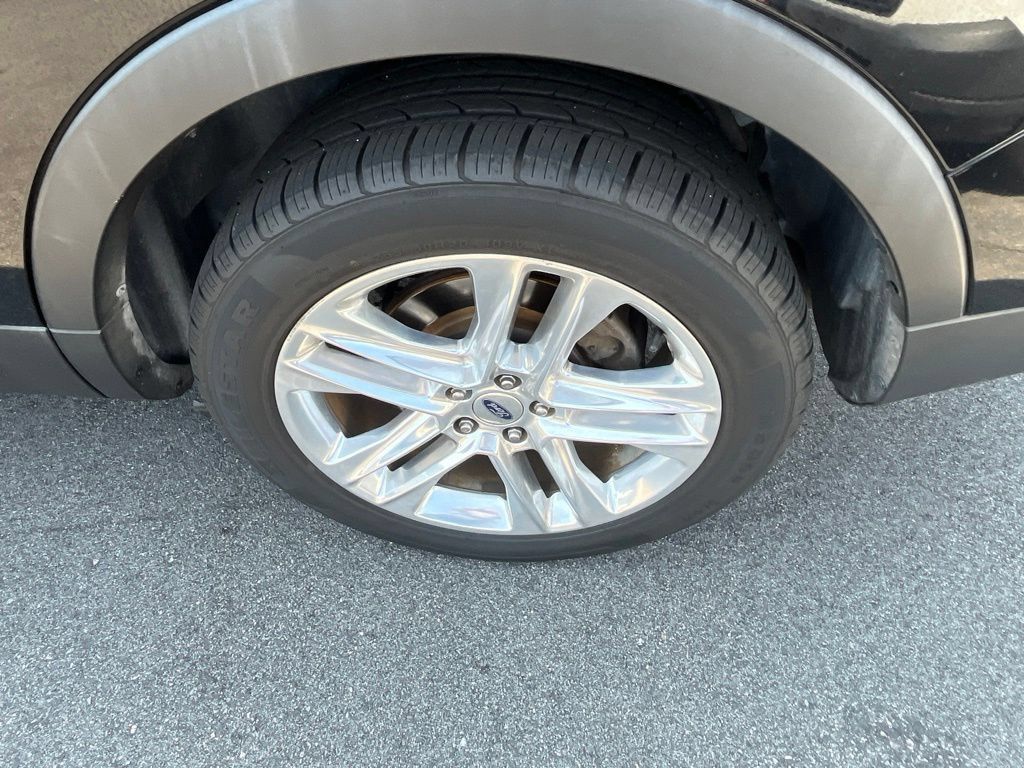 Used 2017 Ford Explorer Limited FWD image 11