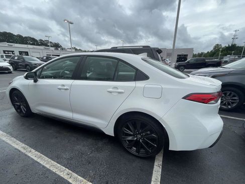 Used 2025 Toyota Corolla SE FWD image 9