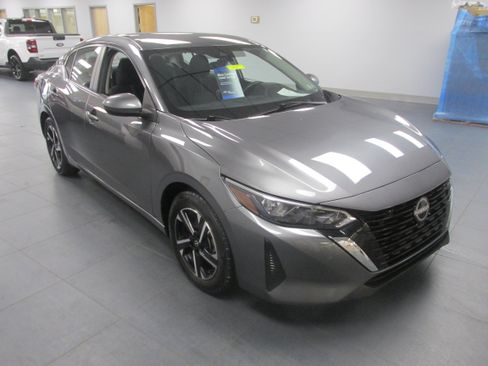 Used 2024 Nissan Sentra SV FWD image 3