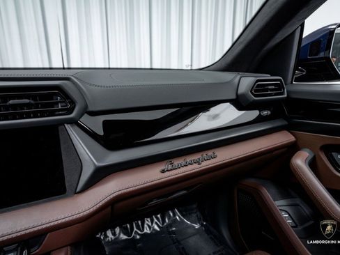 Used 2025 Lamborghini Urus SE image 28