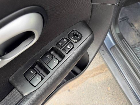 Used 2016 Kia Soul + FWD image 19