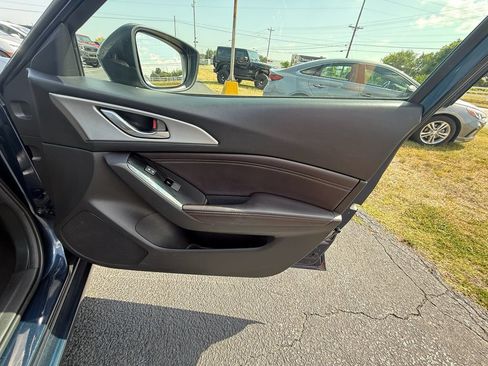 Used 2018 MAZDA MAZDA3 Touring FWD image 22