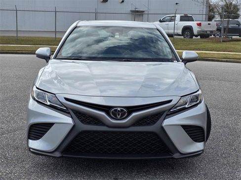 Used 2020 Toyota Camry SE image 2