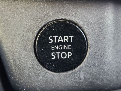 Used 2025 Nissan Rogue SV AWD/4WD image 21