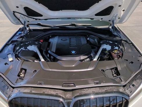 Used 2022 BMW 740i w/ M Sport Package RWD image 30