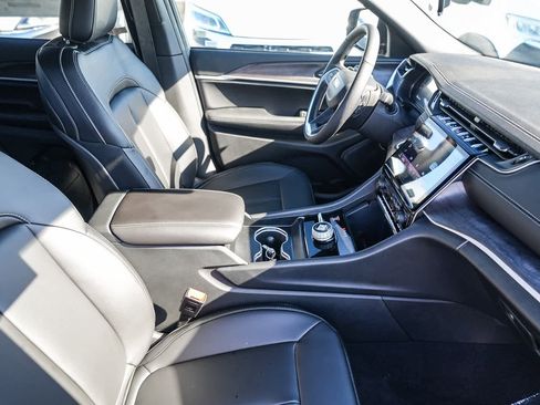 New 2025 Jeep Grand Cherokee Limited image 17