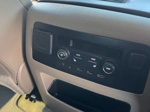 Used 2018 Chevrolet Tahoe Premier RWD image 13