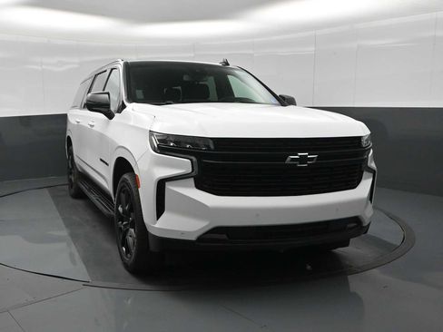 Used 2023 Chevrolet Suburban RST image 3