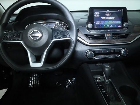Certified 2025 Nissan Altima 2.5 SV FWD image 27