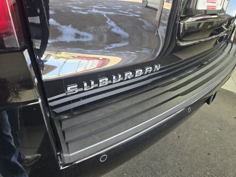 Used 2020 Chevrolet Suburban LT image 32