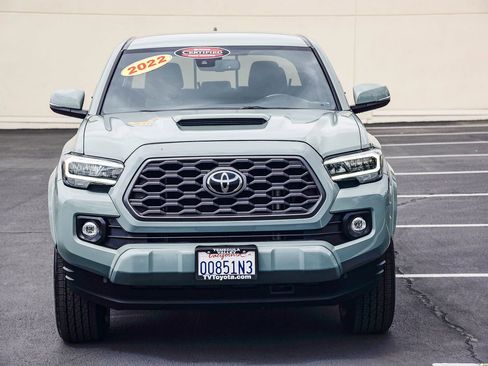 Certified 2022 Toyota Tacoma TRD Sport w/ Technology Package image 2