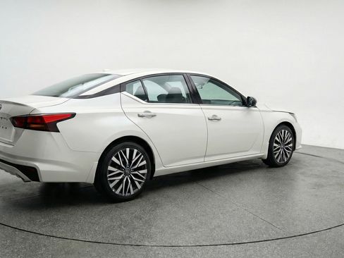 Used 2025 Nissan Altima 2.5 SV image 9