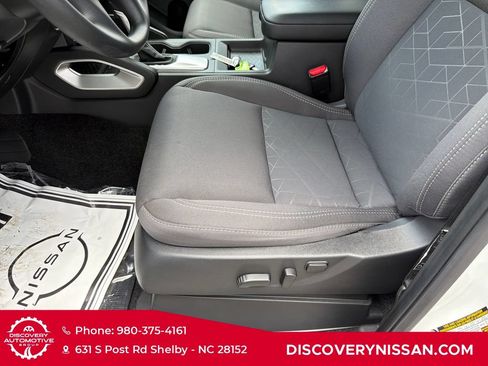 Certified 2025 Nissan Frontier SV RWD image 12