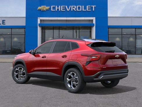 New 2026 Chevrolet Trax LT w/ Driver Confidence Package FWD image 3