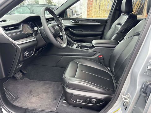 Used 2024 Jeep Grand Cherokee Limited image 11