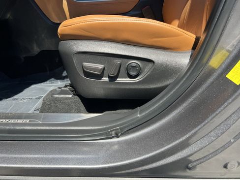 Used 2023 Toyota Highlander Platinum image 22