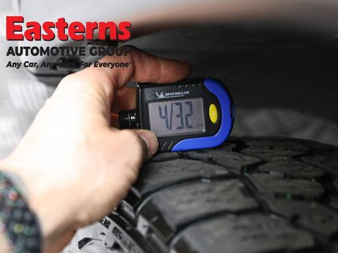 Used 2025 Jeep Compass Trailhawk AWD/4WD image 30