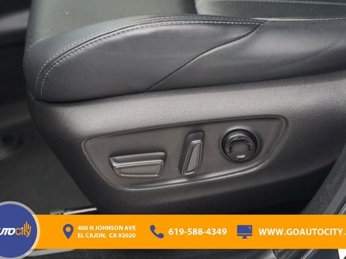 Used 2022 Toyota Venza Limited image 19