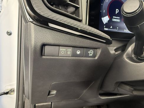 Used 2025 Nissan Kicks SR w/ Illumination Package FWD image 21