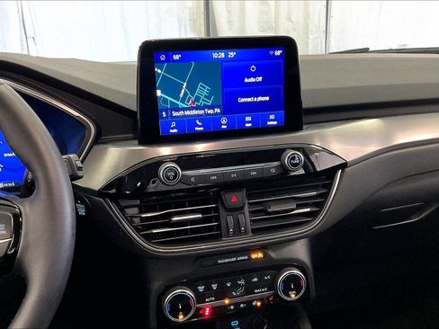 Used 2022 Ford Escape Titanium w/ Class II Trailer Tow Package image 6