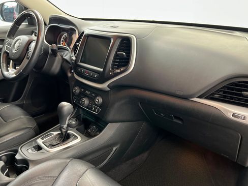 Used 2018 Jeep Cherokee Overland w/ Technology Group image 25