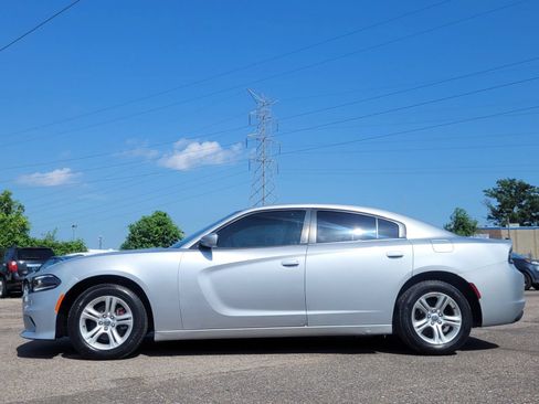 Used 2020 Dodge Charger SXT w/ Leather Interior Group RWD image 4